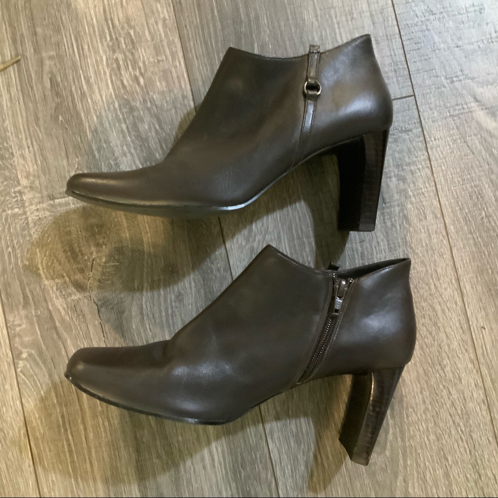 Karen Scott Brown Boot Shoes with Flat Heel 8W bootie